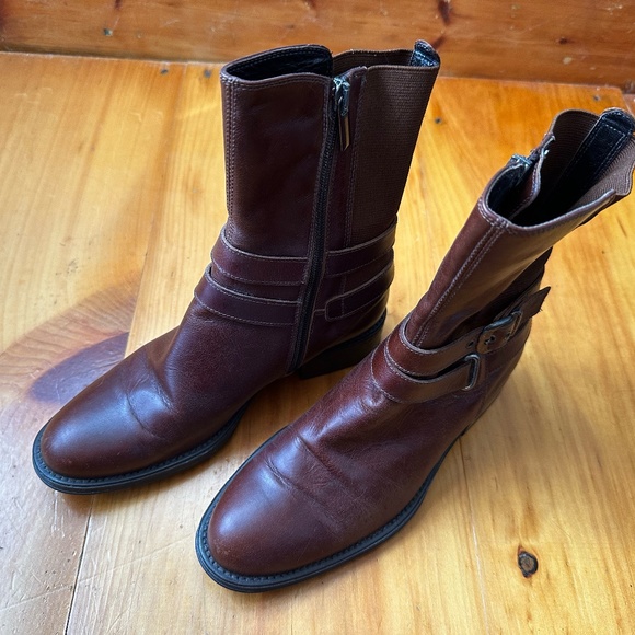 Aquatalia Low Heel Leather Bootie - Picture 7 of 8